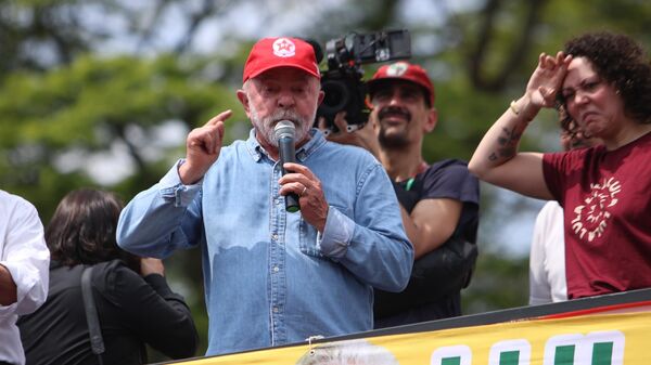 O candidato à Presidência Luiz Inácio Lula da Silva (PT) durante ato em São Bernardo do Campo (SP), em 6 de outubro de 2022 - Sputnik Brasil