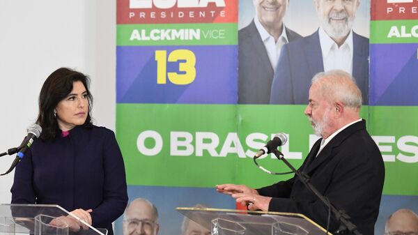 O presidente eleito Luiz Inácio Lula da Silva (PT) durante atividade de campanha com Simone Tebet (MDB-MS), em São Paulo, em 7 de outubro de 2022 - Sputnik Brasil