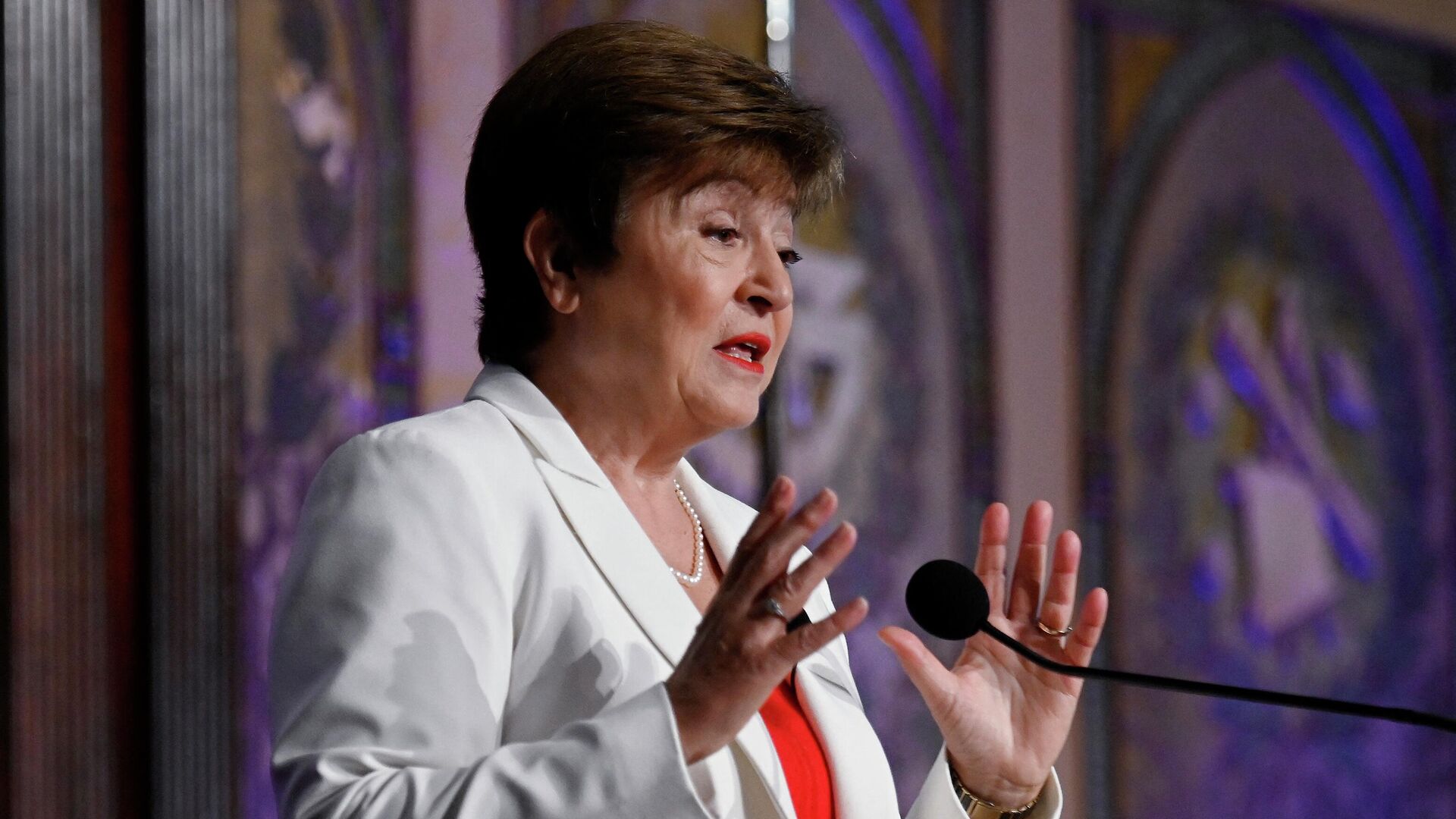 A diretora-geral do Fundo Monetário Internacional (FMI), Kristalina Georgieva, discute a economia global e as prioridades políticas antes das Reuniões Anuais de 2022 na Escola de Serviço Exterior da Universidade de Georgetown, em Washington, DC, 6 de outubro de 2022 - Sputnik Brasil, 1920, 10.10.2022