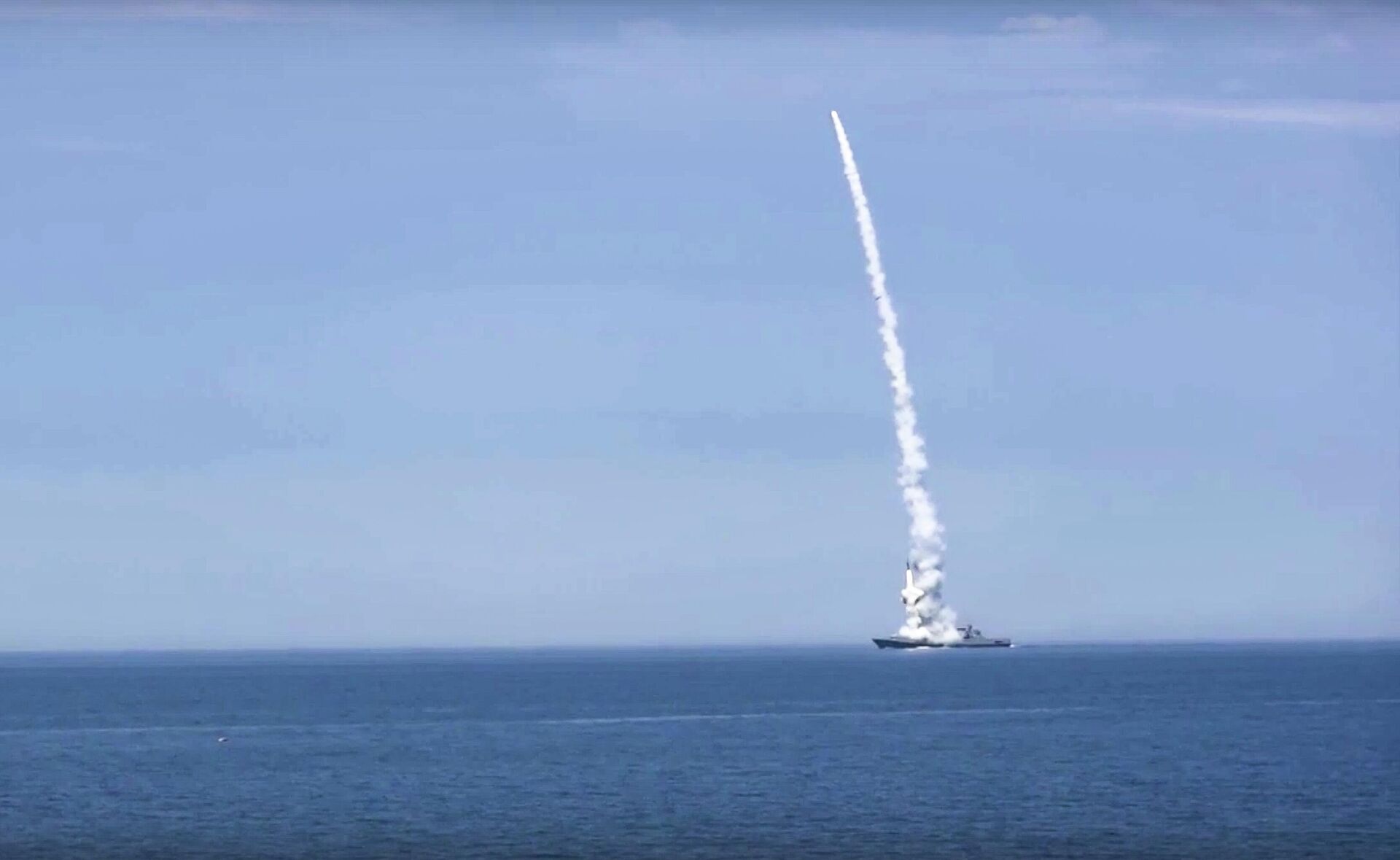 Navio russo lança míssil contra infraestrutura da Ucrânia em 10 de outubro de 2022 - Sputnik Brasil, 1920, 22.10.2022