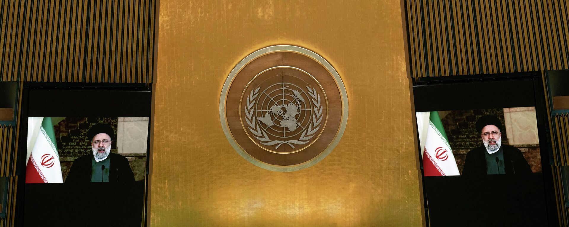 O presidente do Irã, Ebrahim Raisi, discursa remotamente na 76ª Sessão da Assembleia Geral da ONU por vídeo gravado, em 21 de setembro de 2021 - Sputnik Brasil, 1920, 12.10.2022