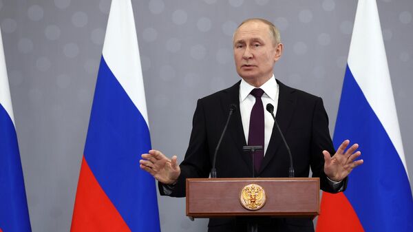 Vladimir Putin, presidente da Rússia, fala após reunião dos chefes de Estado da Comunidade dos Estados Independentes (CEI), em 14 de outubro de 2022 (foto de arquivo) - Sputnik Brasil