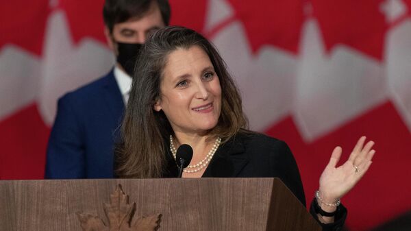 Chrystia Freeland, vice-premiê e ministra das Finanças canadense, durante coletiva de imprensa em Ottawa, no Canadá, em 26 de outubro de 2021 (foto de arquivo) - Sputnik Brasil