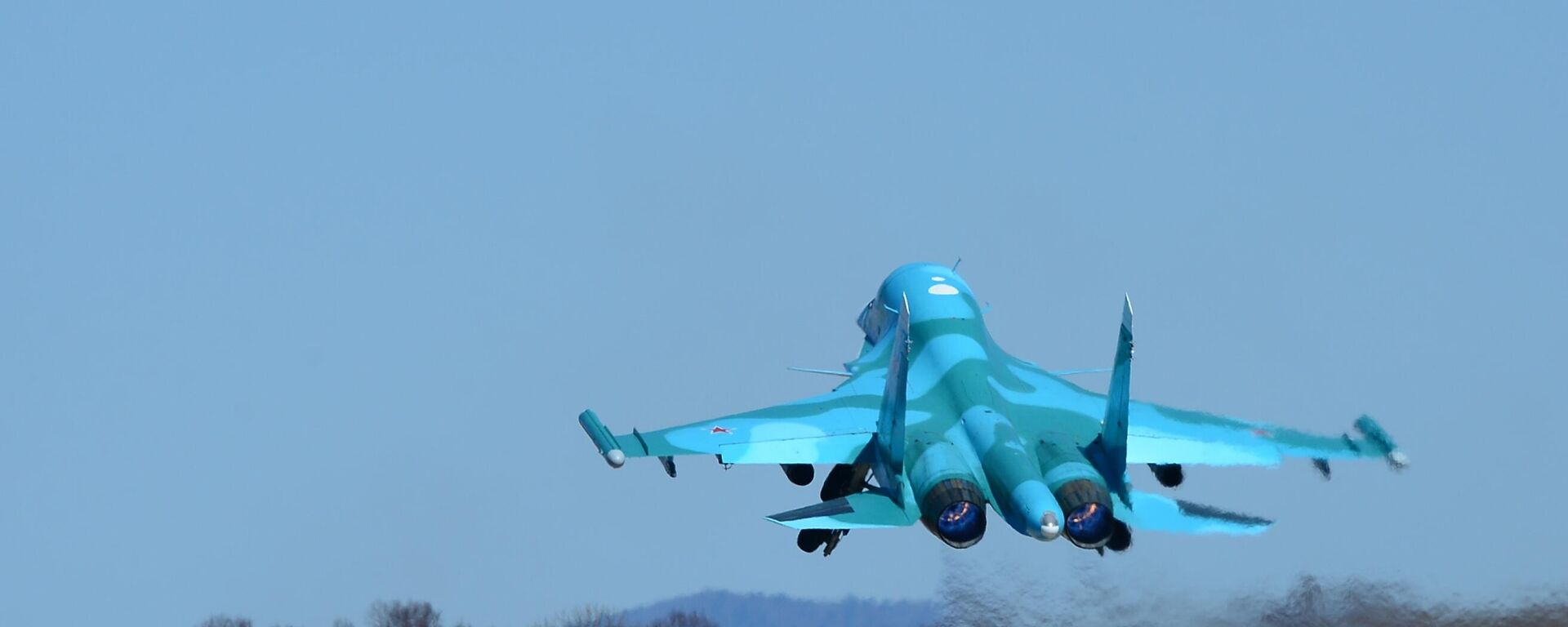 Aeronave de combate Sukhoi Su-34 da Força Aeroespacial russa decolando de um aeródromo - Sputnik Brasil, 1920, 02.09.2025