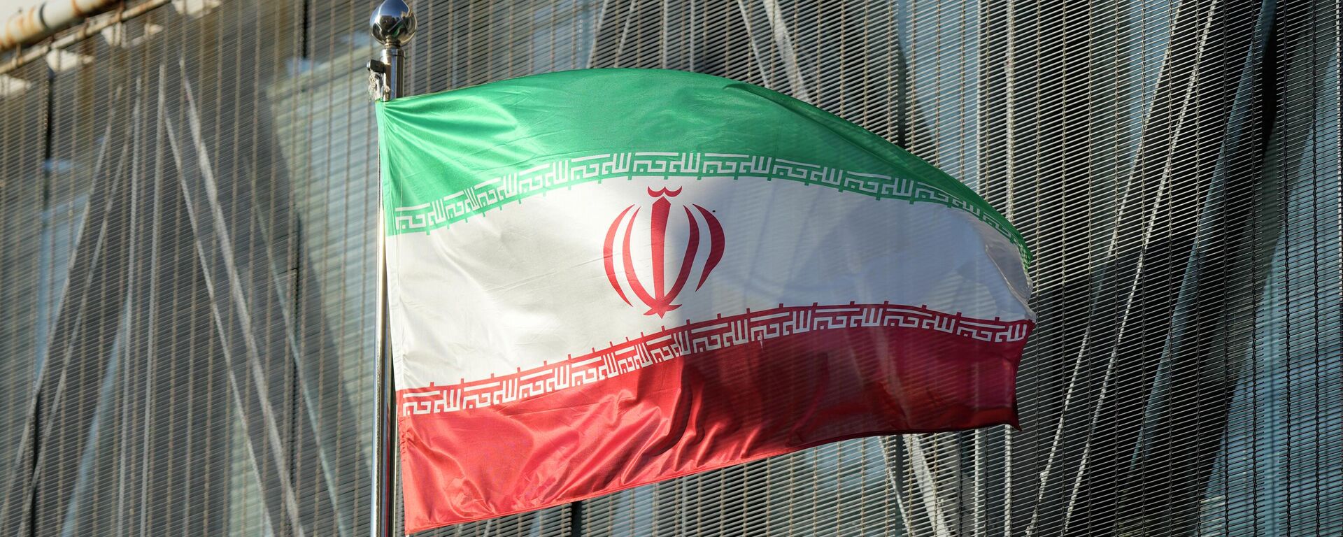 Bandeira nacional do Irã na embaixada iraniana em Seul, na Coreia do Sul, em 18 de outubro de 2022 - Sputnik Brasil, 1920, 13.11.2022