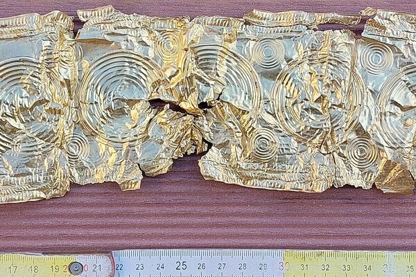 Cinturão de ouro da Idade do Bronze encontrado por um agricultor durante a colheita de beterraba na República Tcheca
 - Sputnik Brasil