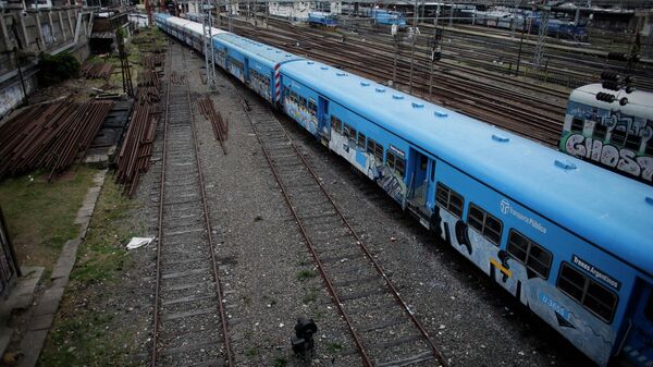 Trens param do lado de fora da estação ferroviária de Constitución durante uma greve nacional de transporte em Buenos Aires - Sputnik Brasil