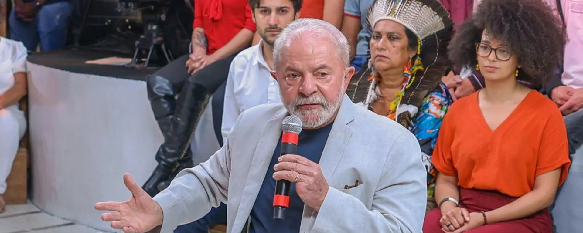 Luiz Inácio Lula da Silva, então ex-presidente da República, participa de uma conversa com eleitores em transmissão ao vivo em suas redes sociais, em 25 de outubro de 2022 - Sputnik Brasil, 1920, 06.12.2024