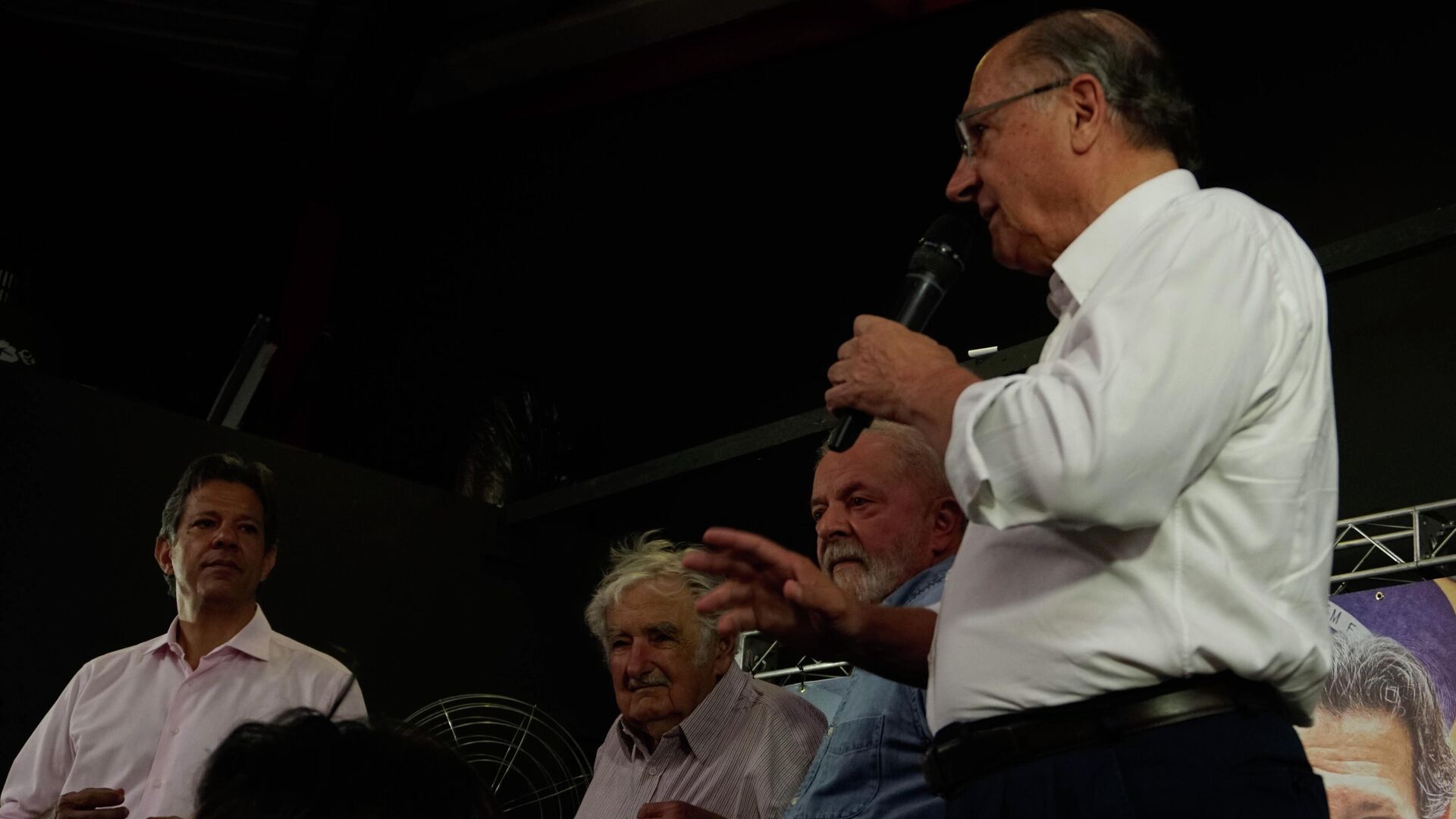 Candidato a vice-presidente na chapa de Luiz Inácio Lula da Silva (PT), Geraldo Alckmin (PSB) discursa em ato no último dia da campanha presidencial. São Paulo, 29 de outubro de 2022 - Sputnik Brasil, 1920, 01.11.2022