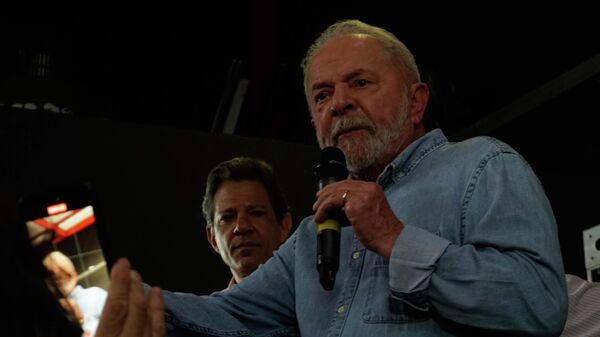 Luiz Inácio Lula da Silva (PT) discursa em São Paulo em ato no último dia da campanha presidencial de 2022 - Sputnik Brasil