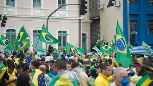  Manifestantes bolsonaristas fazem ato no centro do Rio de Janeiro, nesta quarta (2), pedindo intervenção federal e militar, 2 de novembro de 2022  - Sputnik Brasil