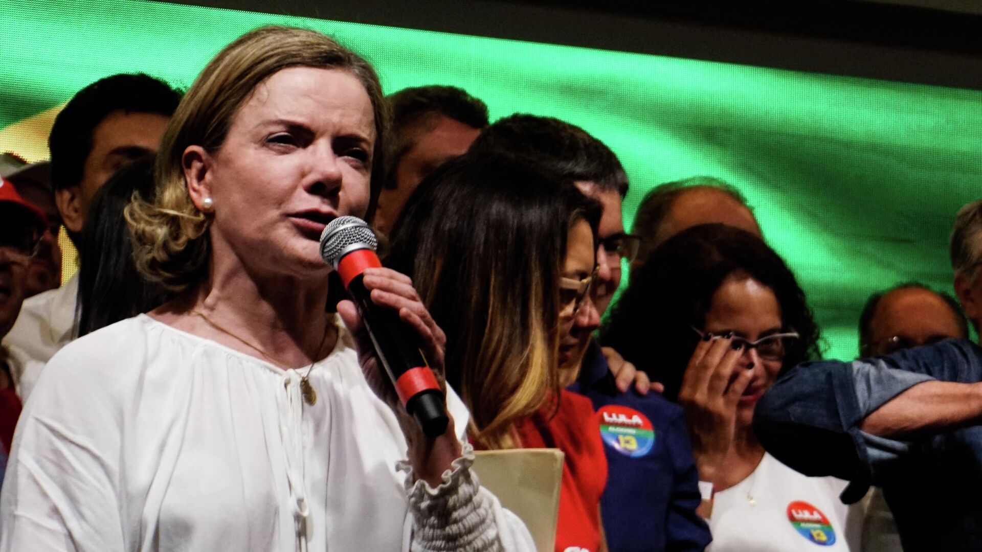 A presidente nacional do PT, Gleisi Hoffmann, discursa após pronunciamento do presidente eleito do Brasil, Luiz Inácio Lula da SIlva (PT), sobre a vitória nas eleições presidenciais. São Paulo, 30 de outubro de 2022 - Sputnik Brasil, 1920, 02.11.2022