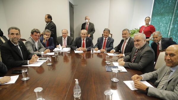 Reunião da equipe econômica de transição do presidente eleito Luiz Inácio Lula da Silva com o relator do orçamento, senador Marcelo Castro, em Brasília, em 3 de novembro de 2022 (foto de arquivo). - Sputnik Brasil