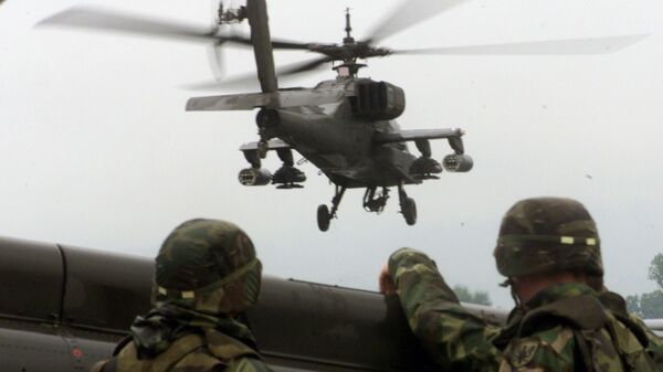 Helicóptero Apache AH-64A na Albânia - Sputnik Brasil