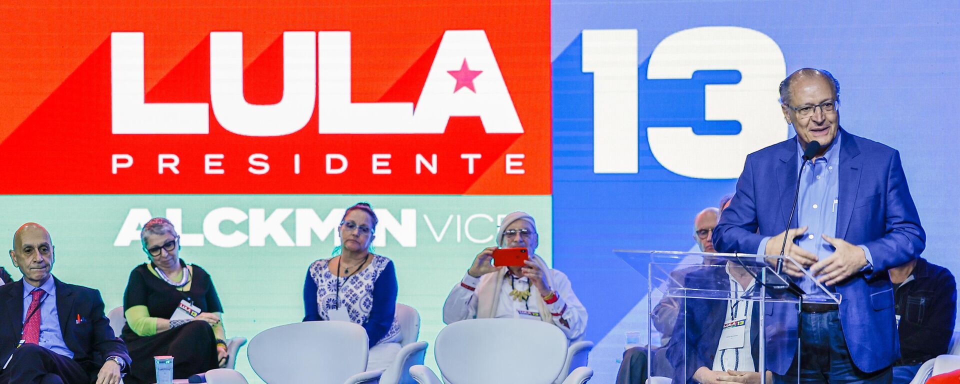 Luiz Inácio Lula da Silva (PT) e Geraldo Alckmin (PSB, no púlpito) se encontram com micro e pequenos empresários em São Paulo, em 17 de agosto de 2022 - Sputnik Brasil, 1920, 10.11.2022