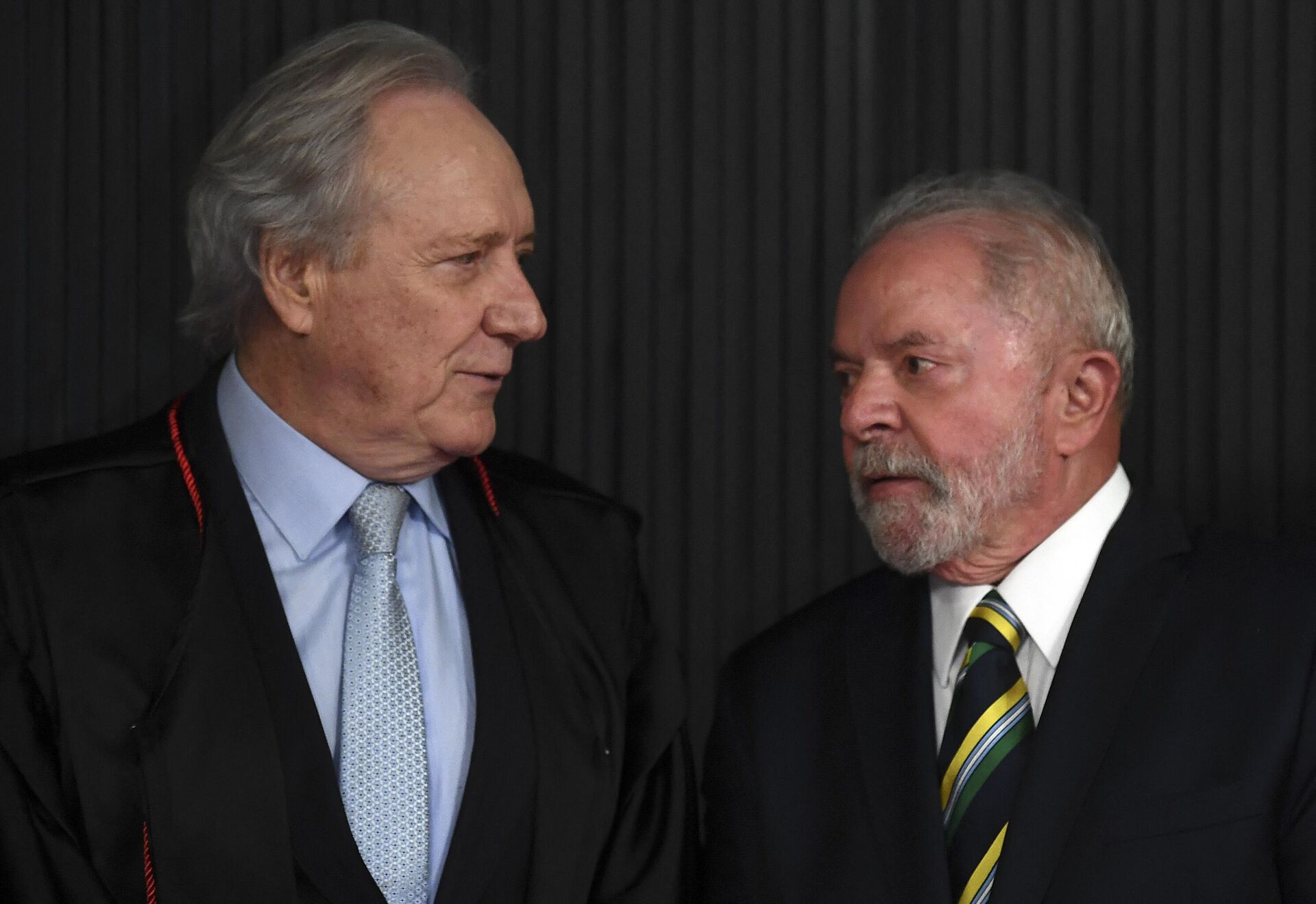 Luiz Inácio Lula da Silva conversa com ministro Ricardo Lewandowski na sede do TSE, em Brasília, 16 de agosto de 2022 - Sputnik Brasil, 1920, 12.11.2022