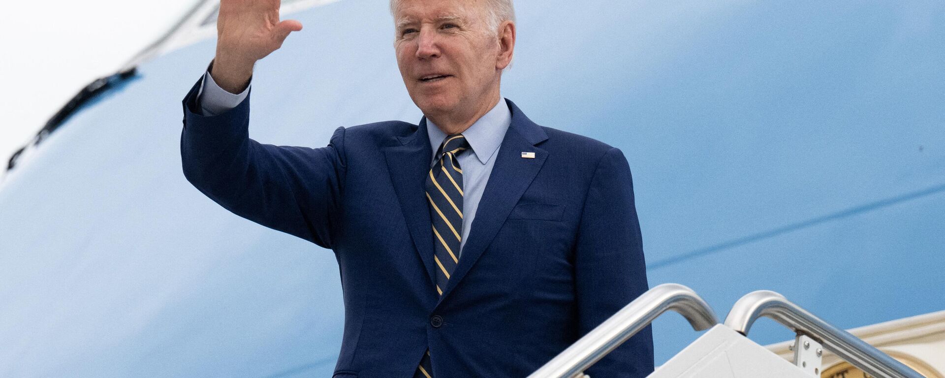 O presidente dos EUA, Joe Biden, embarca no Air Force One antes de sua partida do Aeroporto Internacional de Phnom Penh, no Camboja, 13 de novembro de 2022 - Sputnik Brasil, 1920, 13.11.2022