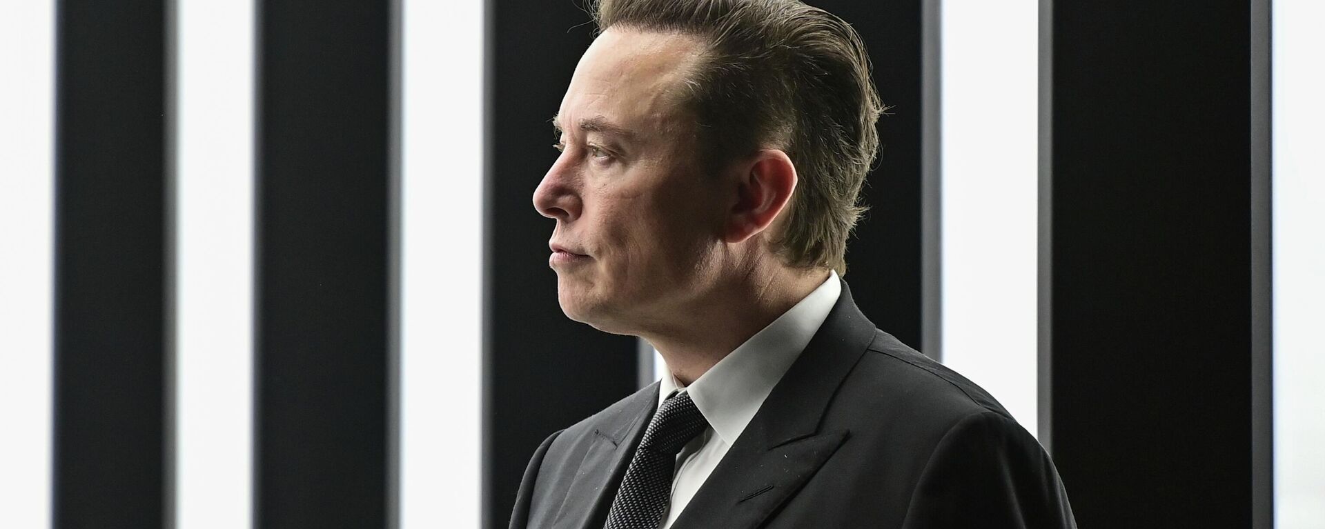 Elon Musk, CEO da Tesla, participa da inauguração da fábrica da Tesla Berlin Brandenburg em Gruenheide, Alemanha, 22 de março de 2022 - Sputnik Brasil, 1920, 26.09.2023