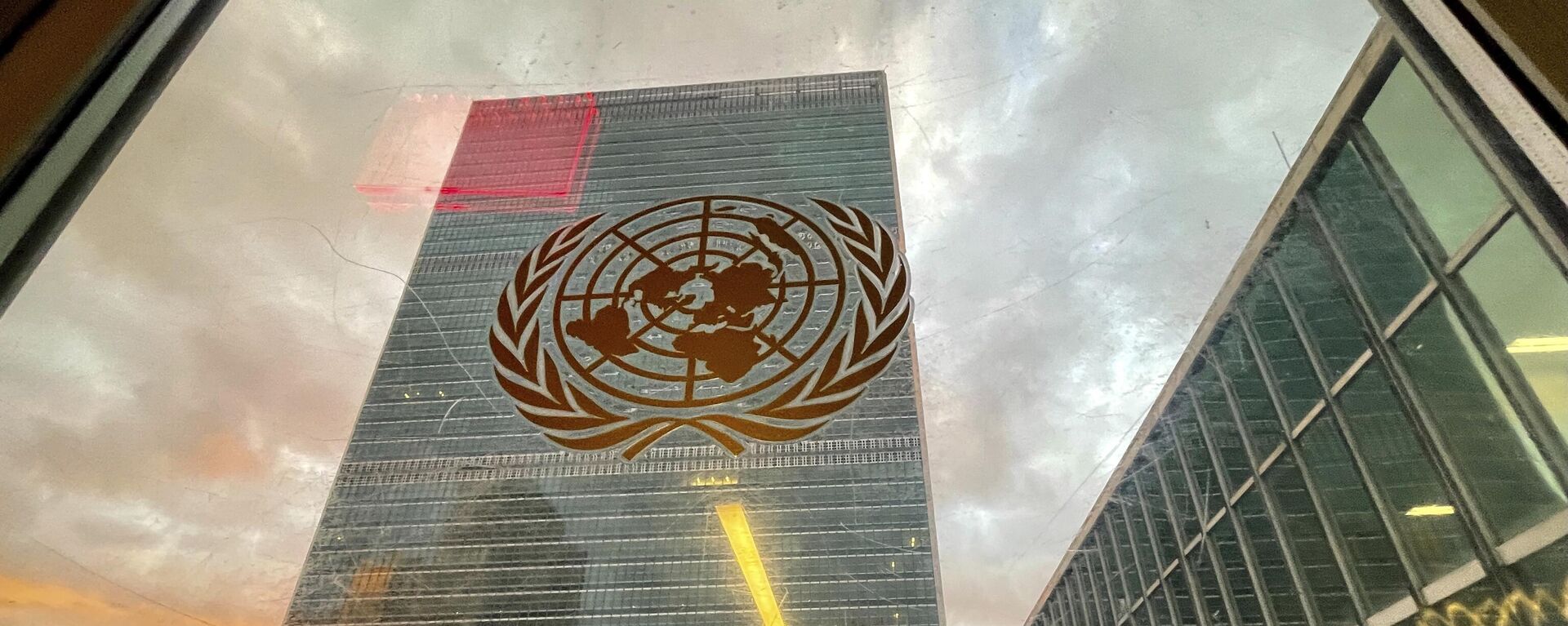 Edifício que sedia a Organização das Nações Unidas (ONU) visto a partir do salão da Assembleia Geral, em 21 de setembro de 2021 - Sputnik Brasil, 1920, 06.12.2022