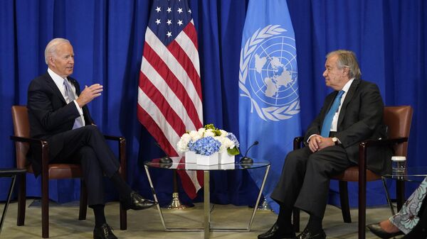 O presidente Joe Biden se reúne com o secretário-geral das Nações Unidas, Antonio Guterres, durante a 77ª sessão da Assembleia Geral das Nações Unidas, em 21 de setembro de 2022, na sede da ONU. - Sputnik Brasil
