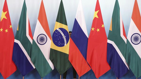 Bandeiras dos países-membros do BRICS durante encontro de cúpula na China, em 4 de setembro de 2017 (foto de arquivo) - Sputnik Brasil