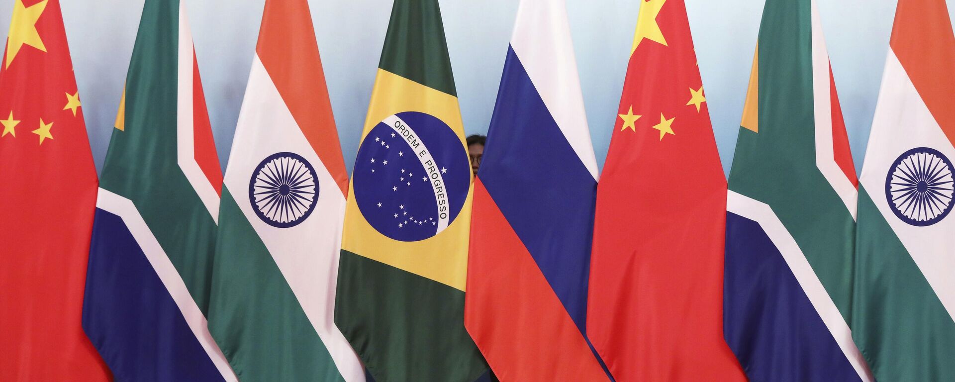 Bandeiras dos países-membros do BRICS durante encontro de cúpula na China, em 4 de setembro de 2017 - Sputnik Brasil, 1920, 05.08.2023