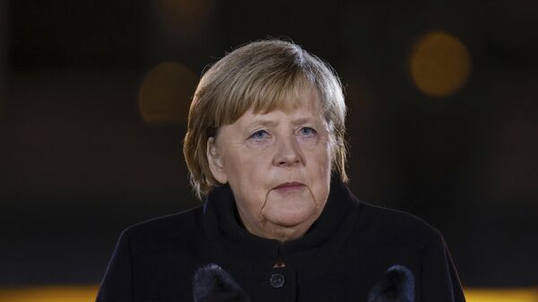 Angela Merkel em um discurso no Ministério da Defesa durante a despedida cerimonial para ela, em Berlim, na quinta-feira, 2 de dezembro de 2021 - Sputnik Brasil