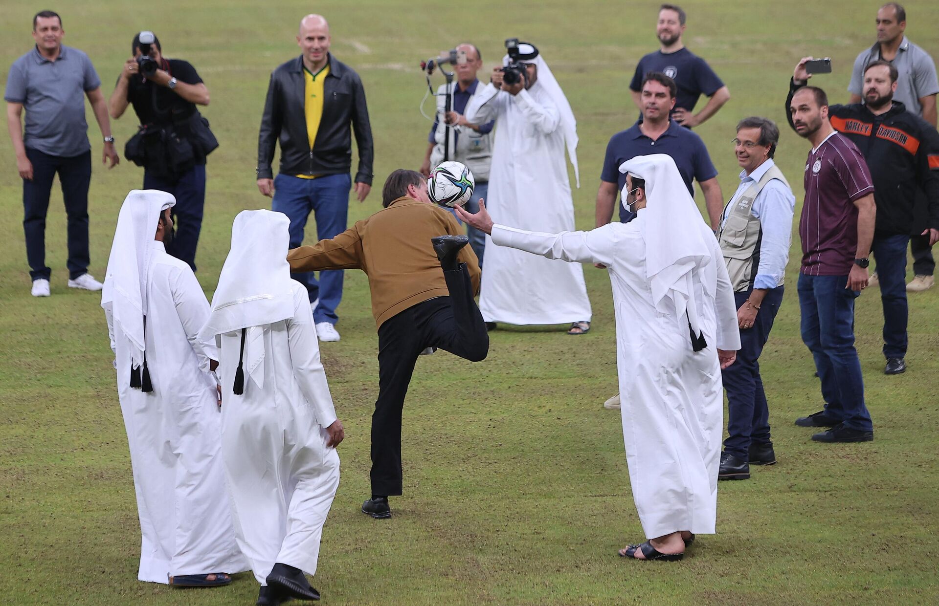 Presidente do Brasil, Jair Bolsonaro, durante visita ao estádio Lusail, em Doha, Catar, 17 de novembro de 2021 - Sputnik Brasil, 1920, 25.11.2022