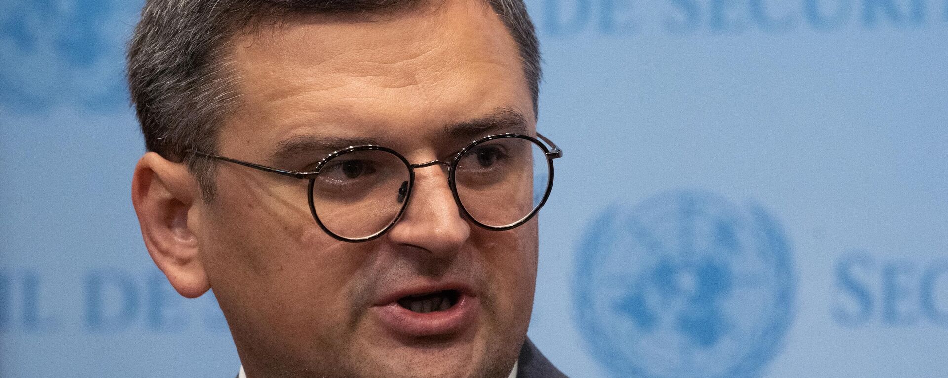 Ministro das Relações Exteriores ucraniano, Dmitry Kuleba, fala com representantes da mídia na sede da ONU em Nova York, 22 de setembro de 2022 - Sputnik Brasil, 1920, 29.11.2022