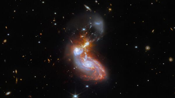 A dupla de galáxias, conhecida como II ZW 96, está a aproximadamente 500 milhões de anos-luz da Terra, na constelação do Golfinho - Sputnik Brasil