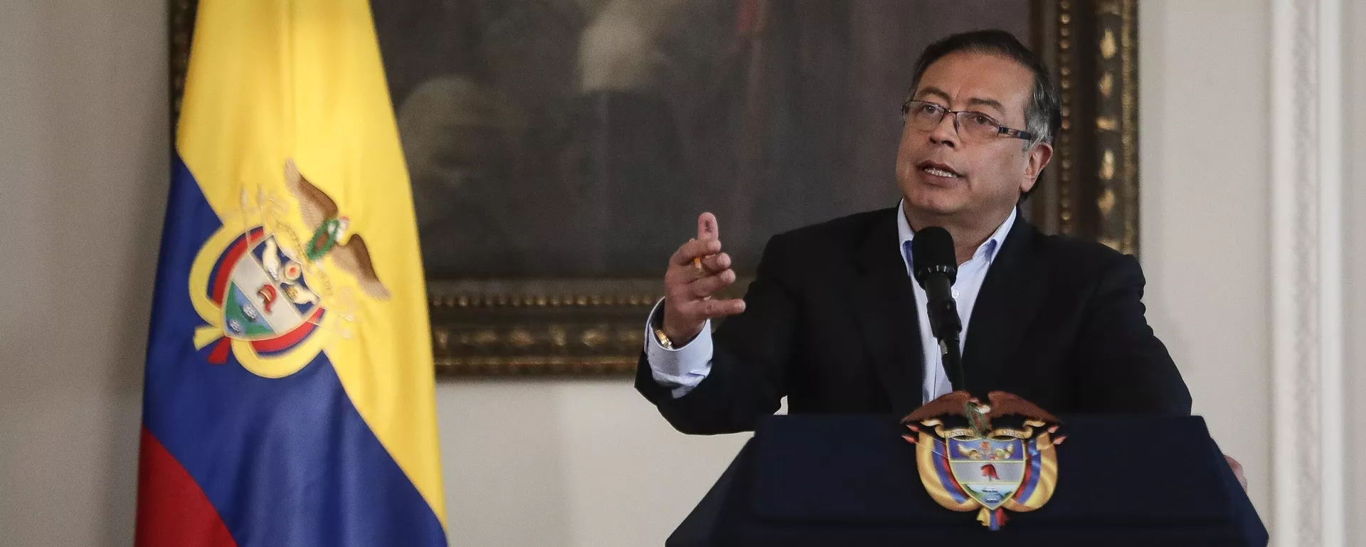 Gustavo Petro fala no 100º dia de sua administração no gabinete presidencial do Palácio Narino, em Bogotá, Colômbia, terça-feira, 15 de novembro de 2022 Gustavo Petro fala no 100º dia de sua administração no gabinete presidencial do Palácio Narino, em Bogotá, Colômbia, terça-feira, 15 de novembro de 2022 - Sputnik Brasil, 1920, 30.11.2025