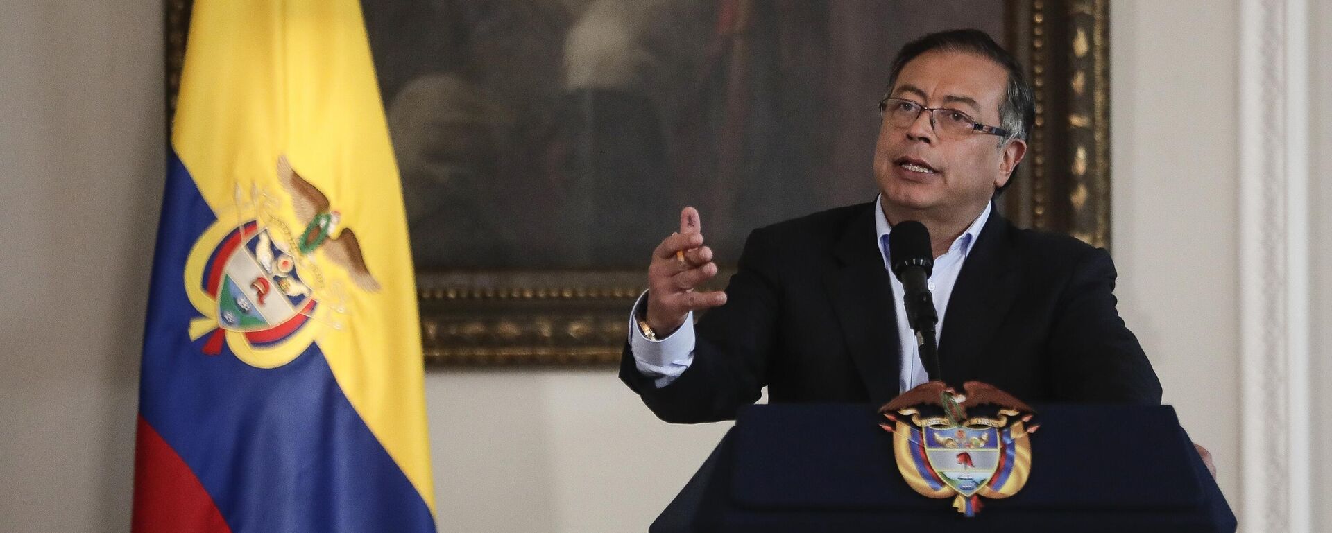 Gustavo Petro, presidente colombiano, no 100º dia de sua administração no gabinete da Casa de Nariño. Bogotá, 15 de novembro de 2022 - Sputnik Brasil, 1920, 30.11.2025