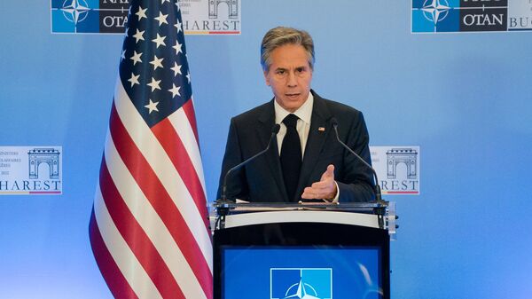 O Secretário de Estado dos EUA, Antony Blinken, dá uma conferência de imprensa durante uma reunião dos Ministros Relações Exteriores da Organização do Tratado do Atlântico Norte (OTAN), em Bucareste, 30 de novembro de 2022 - Sputnik Brasil