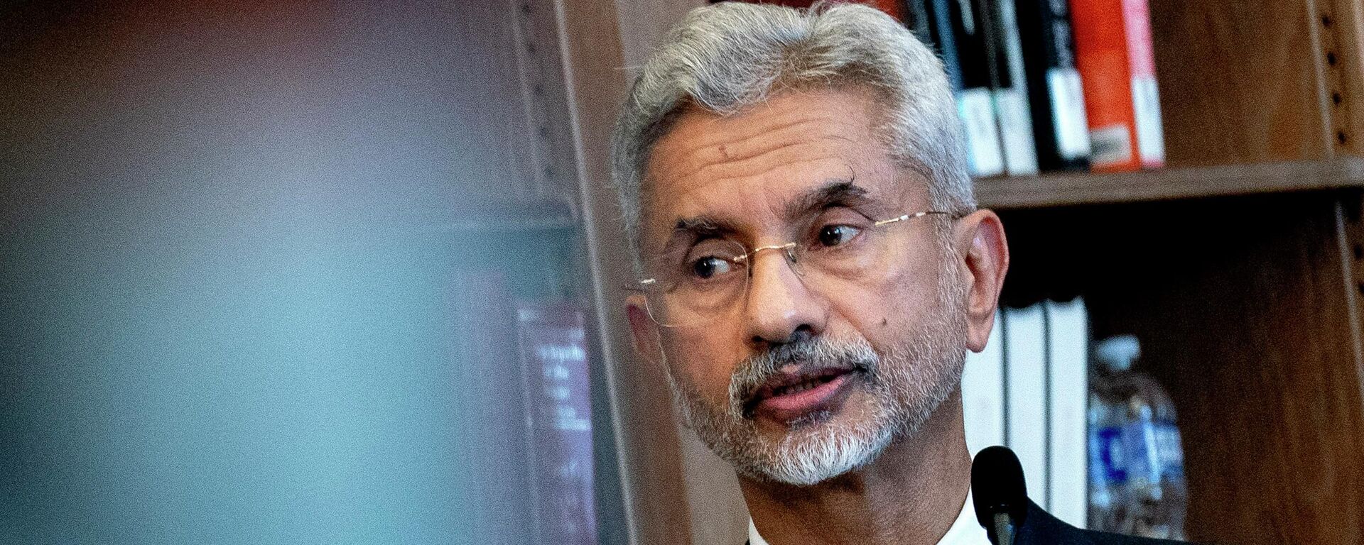 O Ministro de Relações Exteriores da Índia, Subrahmanyam Jaishankar, fala enquanto ele e o Secretário de Estado dos EUA, Antony Blinken, conduzem um diálogo sobre educação superior EUA-Índia na Biblioteca de Fundadores da Howard University, Washington, 12 de abril de 2022 - Sputnik Brasil, 1920, 05.12.2022