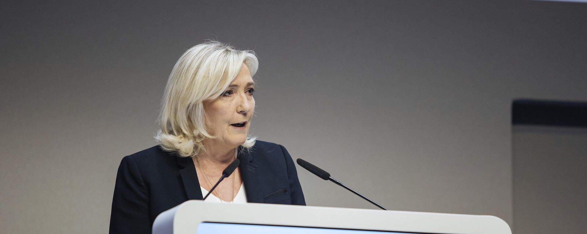 Marine Le Pen, líder do Reagrupamento Nacional, partido de extrema-direita da oposição, discursa no congresso do partido em Paris, em 5 de novembro de 2022 - Sputnik Brasil, 1920, 21.06.2024