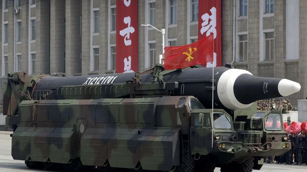 Suposto míssil Hwasong-12 da Coreia do Norte - Sputnik Brasil