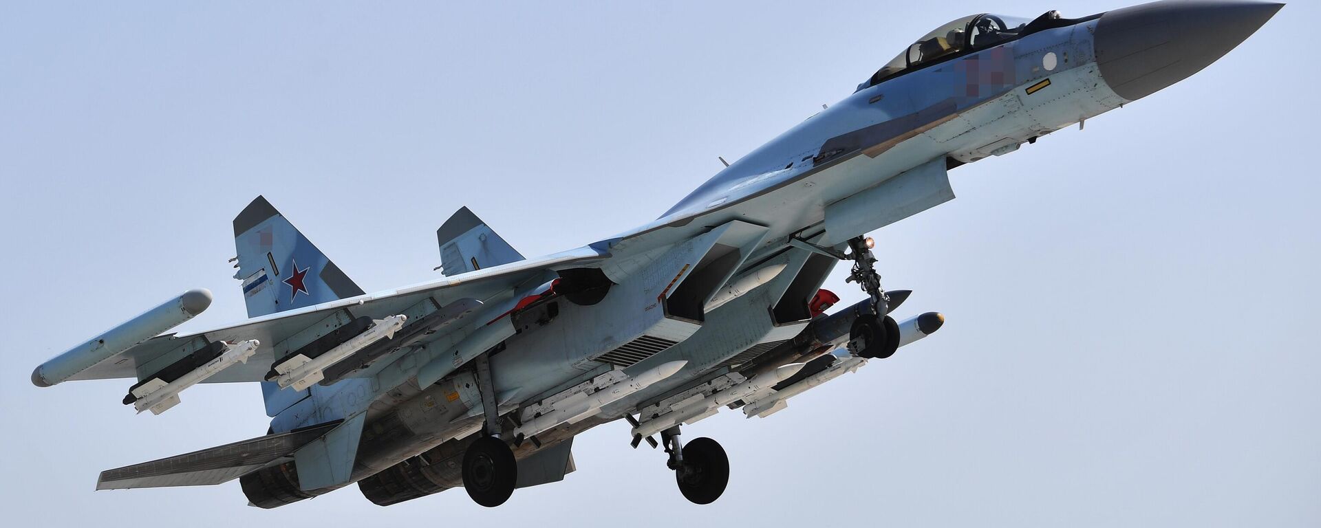 Caça multifuncional Su-35 da Força Aeroespacial russa durante a operação especial  - Sputnik Brasil, 1920, 29.03.2025