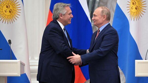 Presidente da Argentina, Alberto Fernández, e presidente da Rússia, Vladimir Putin, em Moscou, na Rússia, em 3 de fevereiro de 2022 - Sputnik Brasil