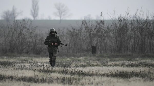 Militar russo treina na região de Zaporozhie - Sputnik Brasil
