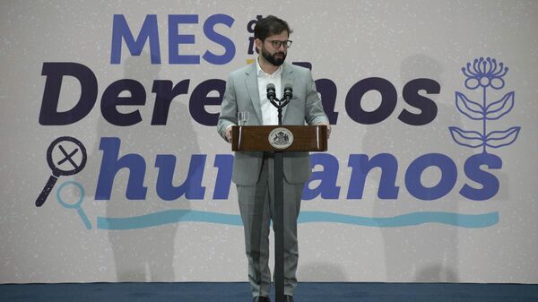 O presidente chileno Gabriel Boric discursa em uma cerimônia que marca o mês dos direitos humanos em Santiago, Chile, 12 de dezembro de 2022 - Sputnik Brasil