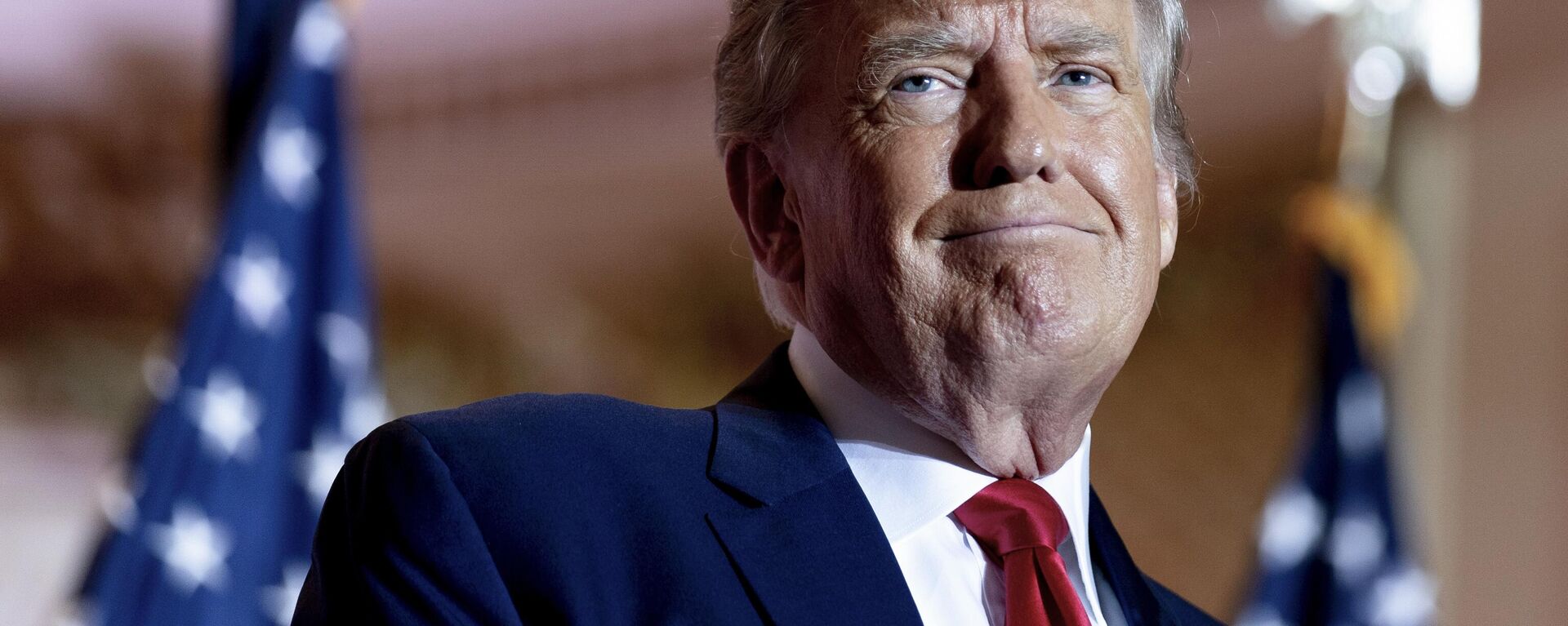 Donald Trump, ex-presidente dos EUA (2017-2021), anuncia sua campanha presidencial para as eleições nacionais de 2022 em Mar-a-Lago, Flórida, EUA, 15 de novembro de 2022 - Sputnik Brasil, 1920, 24.10.2023