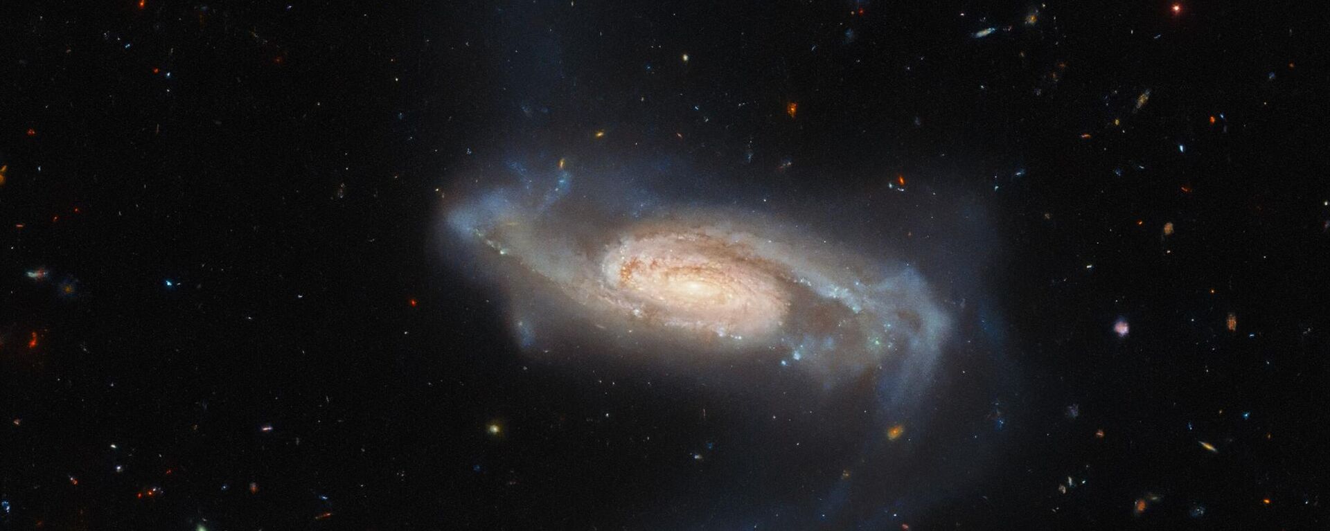 O Telescópio Espacial Hubble registrou a galáxia espiral ESO 415-19, que está localizada a 450 milhões de anos-luz - Sputnik Brasil, 1920, 05.06.2023