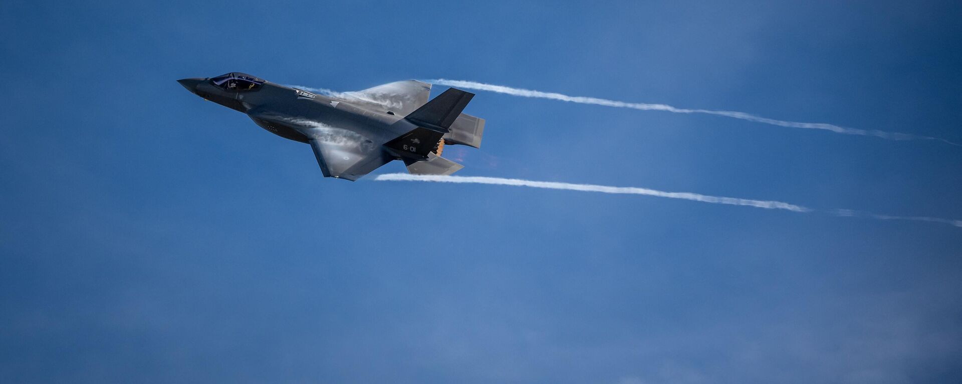 Um Lockheed Martin F-35A Lightning II da Força Aérea Italiana se apresenta durante o evento anual sobre o Axalp em Bernese Oberland, 19 de outubro de 2022 - Sputnik Brasil, 1920, 31.12.2022