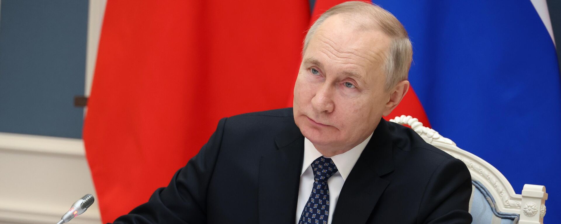 Vladimir Putin, presidente da Rússia, durante videoconferência com Xi Jinping, seu homólogo da China (fora da foto), 30 de dezembro de 2022 - Sputnik Brasil, 1920, 31.12.2022