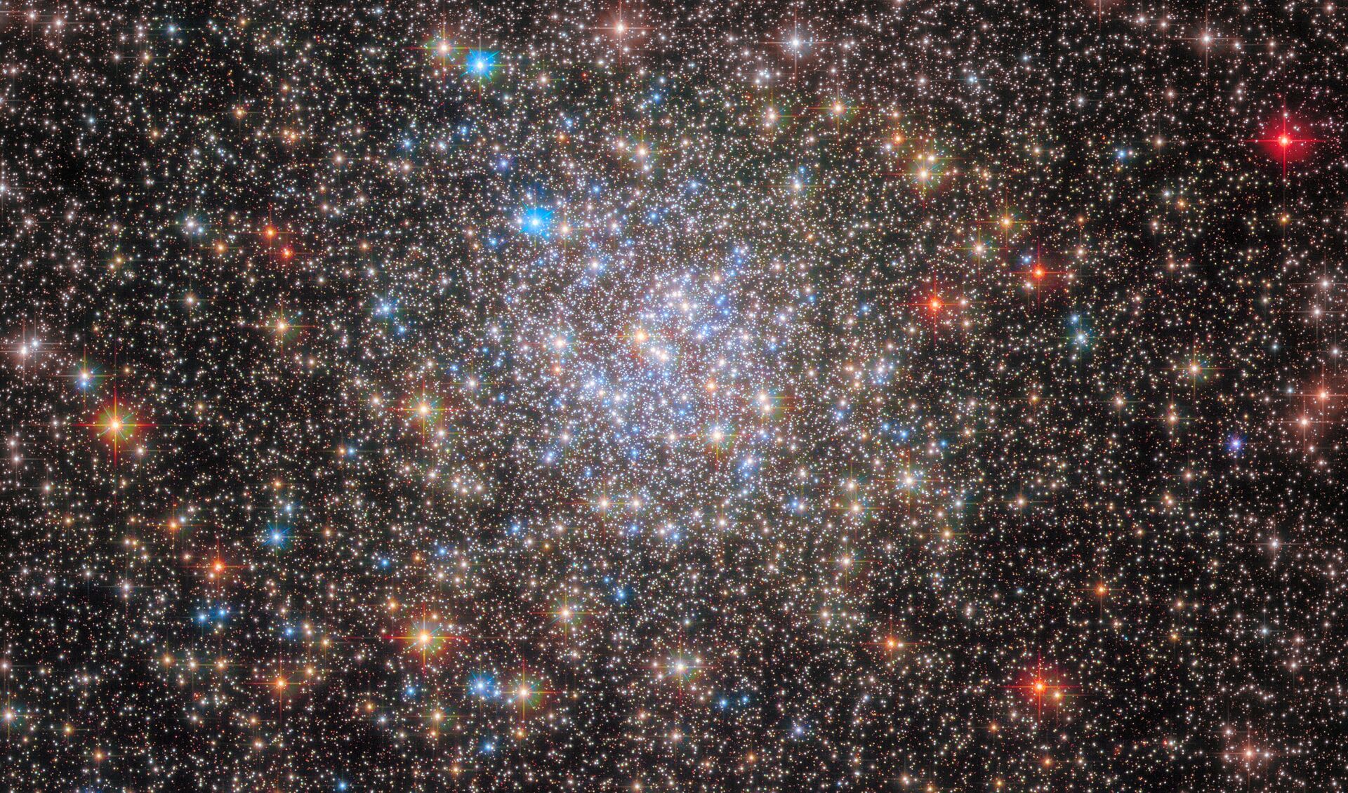 O NGC 6355 é um aglomerado globular galáctico localizado na constelação de Serpentário, nas regiões internas da nossa Via Láctea - Sputnik Brasil, 1920, 03.01.2023