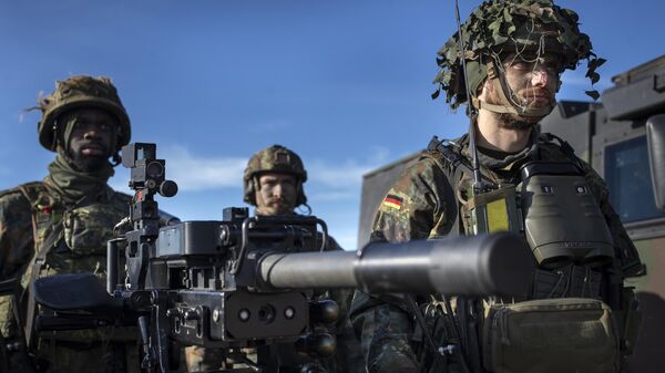 Soldados da 41ª Brigada de Infantaria Mecanizada da Bundeswehr alemã participam do exercício militar Fast Griffin no campo de treinamento de Gaiziunai, a cerca de 130 km (80 milhas) a oeste da capital Vilnius, Lituânia,10 de outubro de 2022 - Sputnik Brasil