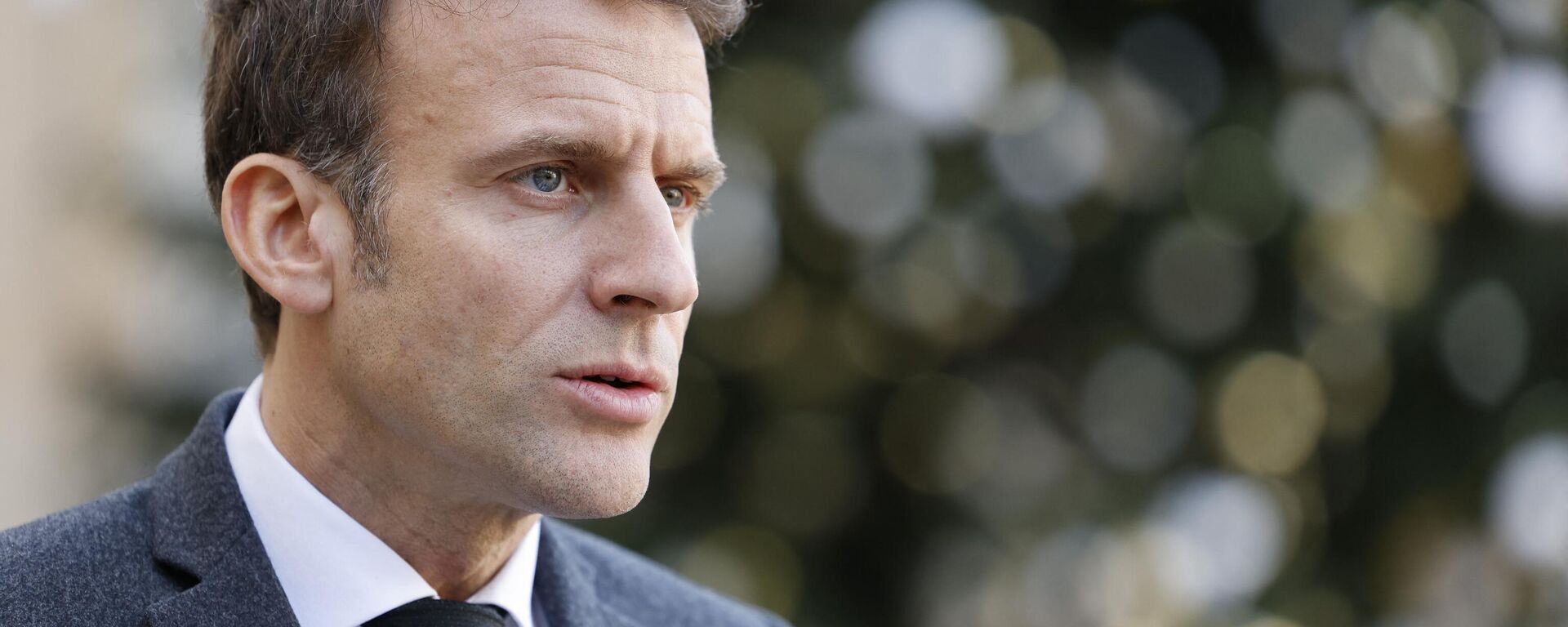 Emmanuel Macron, presidente francês, espera a chegada de Ulf Kristersson, primeiro-ministro da Suécia (fora da foto) no Palácio de Élysée presidencial em Paris, França, 3 de janeiro de 2023 - Sputnik Brasil, 1920, 04.01.2023