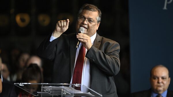 O novo ministro da Justiça, Flavio Dino, discursa durante a cerimônia de posse no Palácio da Justiça, em Brasília, em 2 de janeiro de 2023 - Sputnik Brasil