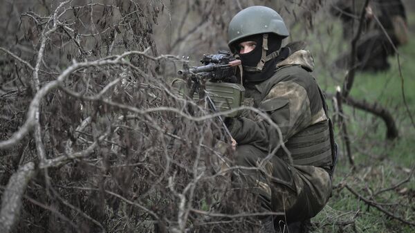 Soldado russo em um polígono na região de Zaporozhie - Sputnik Brasil