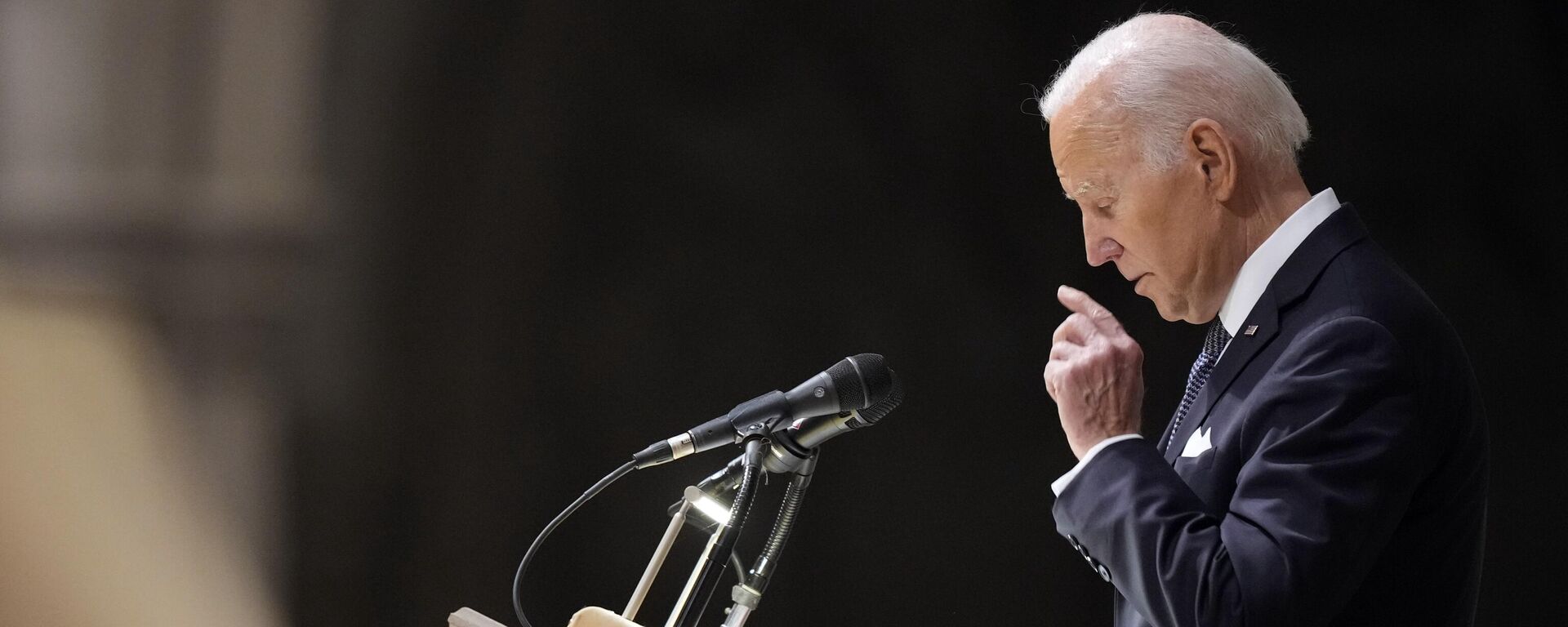 
O presidente Joe Biden fala durante um serviço memorial para o ex-secretário de Defesa Ash Carter na Catedral Nacional, quinta-feira, 12 de janeiro de 2023, em Washington - Sputnik Brasil, 1920, 21.02.2023